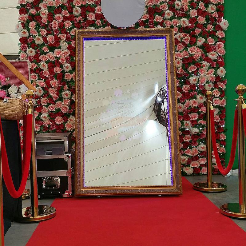 A mirror photo booth at a Melbourne wedding expo